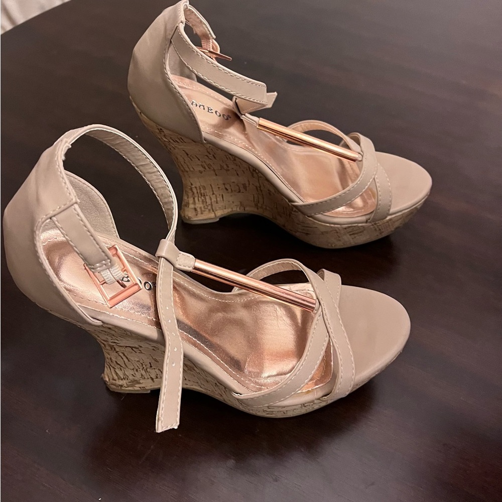 Bamboo. Tan Wedges Size8